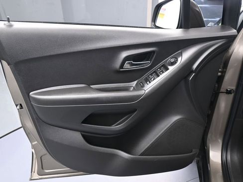Used 2021 Chevrolet Trax LS w/ Tint and Cruise Package FWD image 12