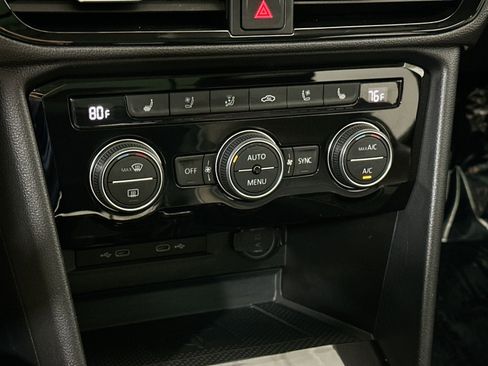 Used 2022 Volkswagen Taos SEL image 28