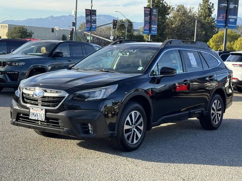 Used 2020 Subaru Outback Premium image 3