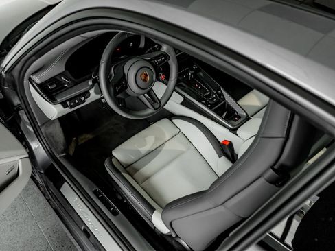 Certified 2025 Porsche 911 Carrera image 4