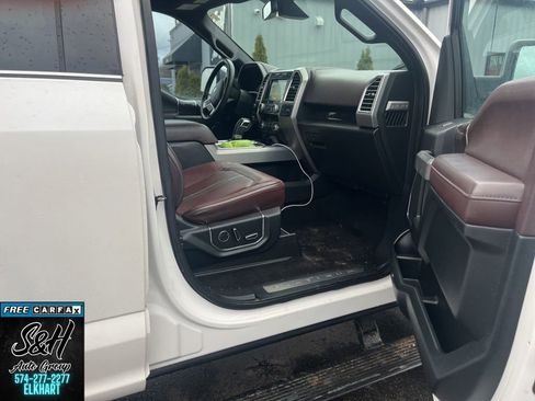 Used 2016 Ford F150 Platinum w/ Equipment Group 701A Luxury image 8