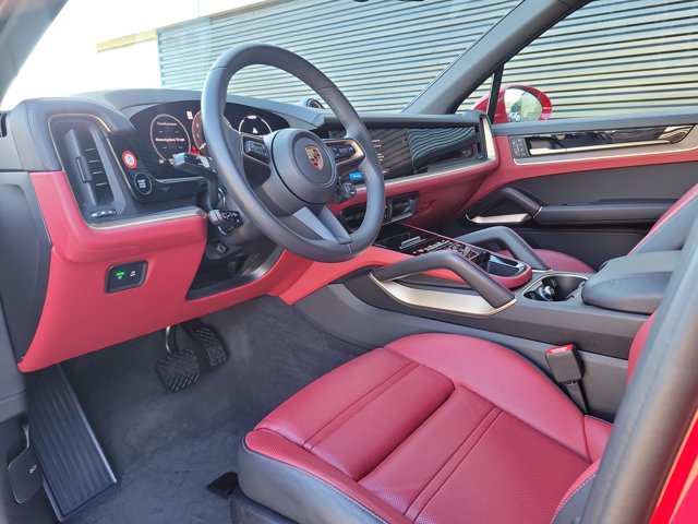 Certified 2025 Porsche Cayenne E-Hybrid AWD/4WD image 4