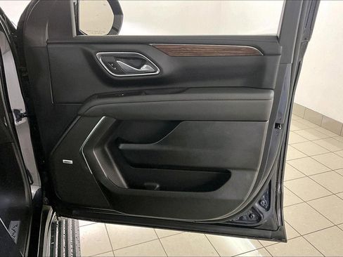 Used 2023 Chevrolet Suburban High Country image 29