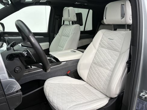 Used 2025 Cadillac Escalade V AWD/4WD image 12