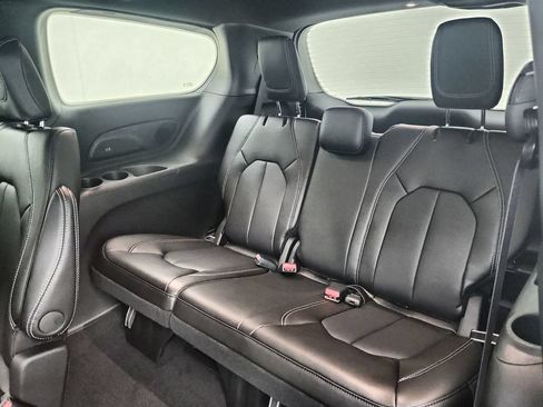 New 2027 Chrysler Pacifica Select AWD/4WD image 30