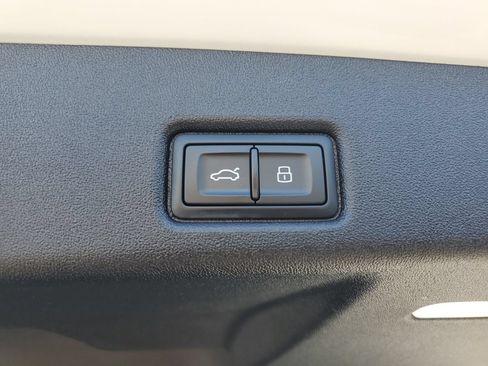 Used 2025 Audi Q5 Premium w/ Convenience Package AWD/4WD image 9