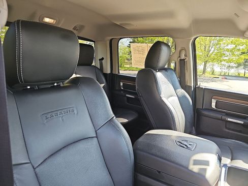 Used 2017 RAM 1500 Laramie w/ Convenience Group AWD/4WD image 12