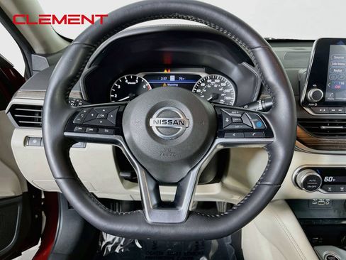 Used 2020 Nissan Altima 2.0 Platinum FWD image 13