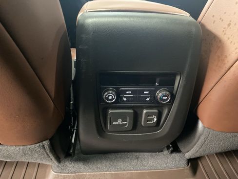 Used 2021 Buick Enclave Avenir w/ Avenir Technology Package image 26