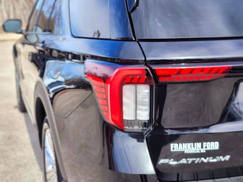 Certified 2025 Ford Explorer Platinum w/ LUX Leather Package image 9
