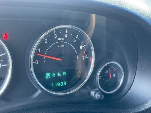 Used 2013 Jeep Wrangler Unlimited Sahara AWD/4WD image 12