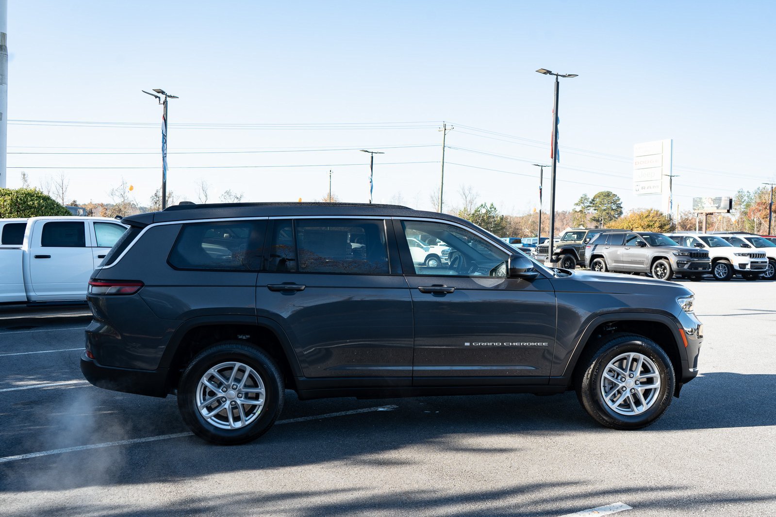 Used 2025 Jeep Grand Cherokee L Laredo RWD image 11