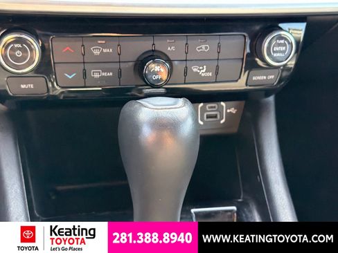 Used 2024 Jeep Compass Latitude AWD/4WD image 14