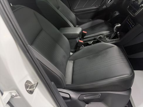 Certified 2024 Volkswagen Tiguan SE R-Line AWD/4WD image 22