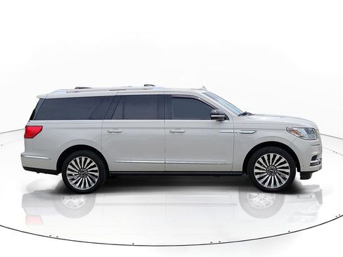 Used 2020 Lincoln Navigator L Reserve w/ Luxury Package AWD/4WD image 2
