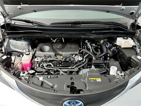 Used 2024 Toyota Sienna LE image 14