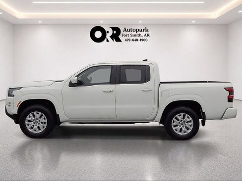 Used 2023 Nissan Frontier SV w/ SV Convenience Package AWD/4WD image 3