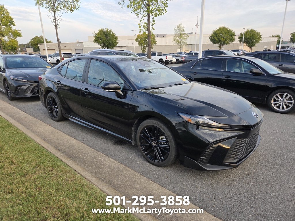 Used 2025 Toyota Camry SE FWD image 3