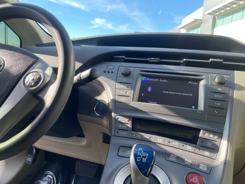 Used 2015 Toyota Prius Four image 25