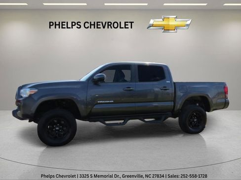 Used 2022 Toyota Tacoma SR5 w/ Technology Package image 3