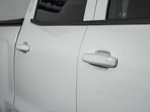 Used 2018 Chevrolet Silverado 1500 LT w/ LT Eassist Package image 16