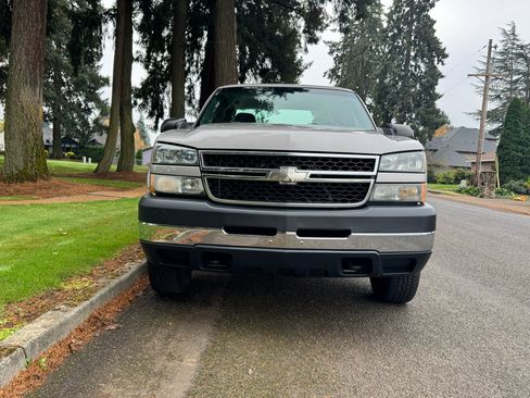 Used 2005 Chevrolet Silverado 2500 LS image 8