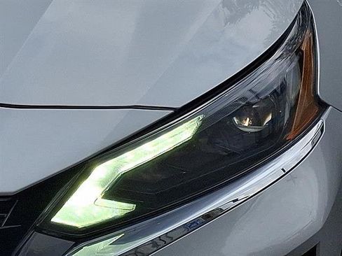 Certified 2024 Nissan Altima 2.5 SV FWD image 10