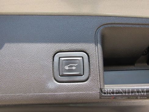 Used 2024 GMC Terrain SLT w/ Elevation Edition FWD image 17