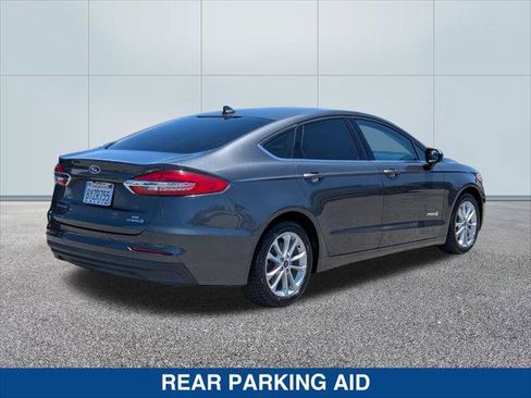 Used 2019 Ford Fusion SE FWD image 5