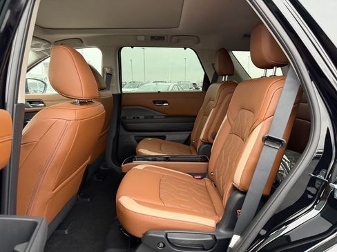 New 2026 Nissan Pathfinder Platinum image 19