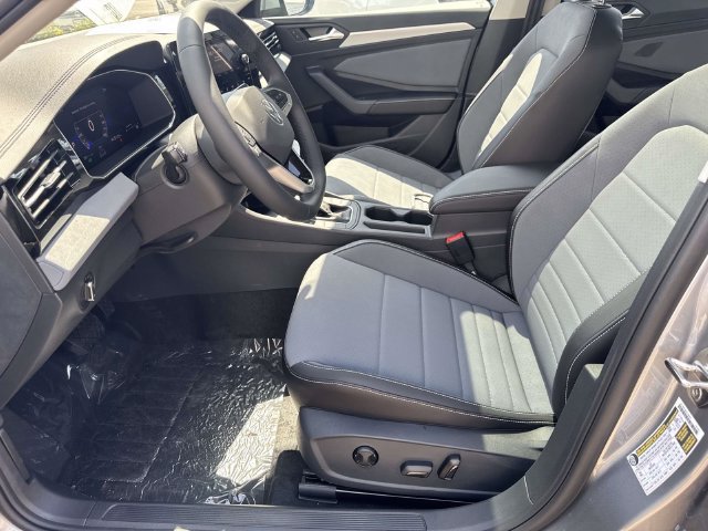 New 2026 Volkswagen Jetta SE FWD image 13