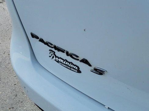 Used 2018 Chrysler Pacifica Touring-L Plus w/ S Appearance Package image 6