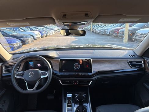 Used 2024 Volkswagen Atlas SE image 20