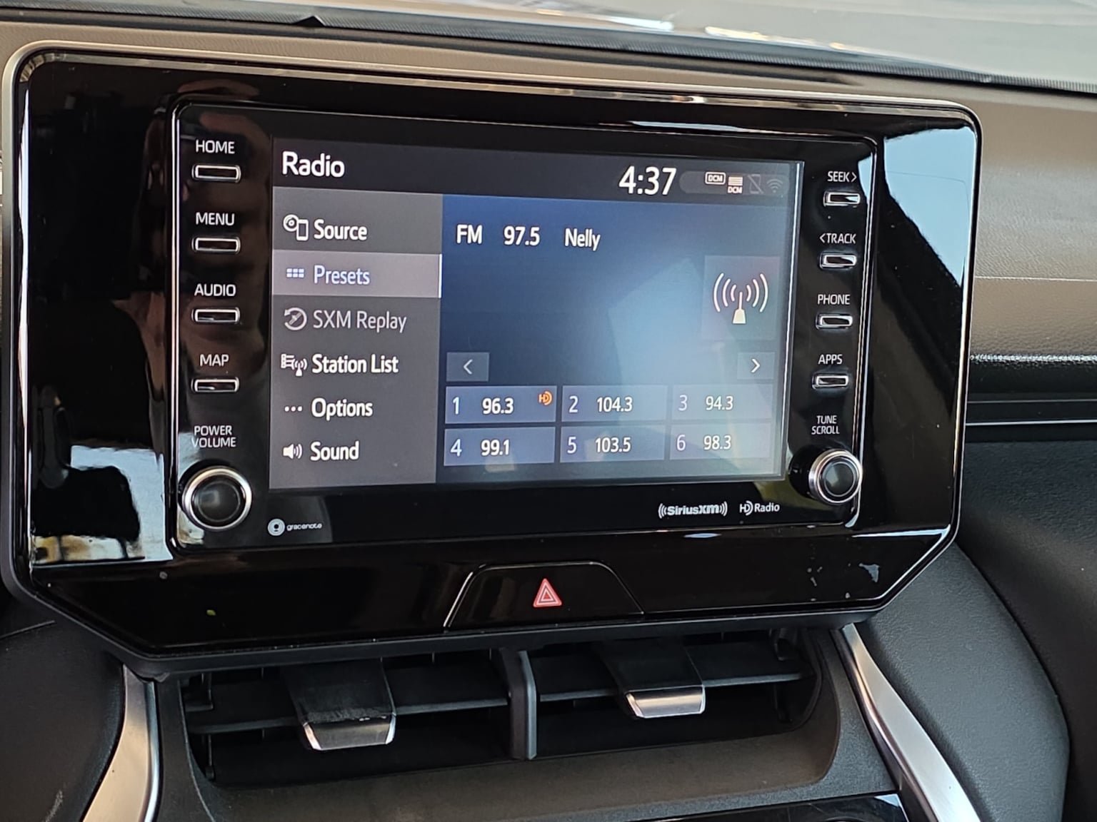 Used 2021 Toyota Venza LE AWD/4WD image 18