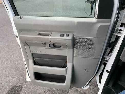 Used 2013 Ford E-450 and Econoline 450 Super Duty w/ PWR Locks & Windows Group image 8