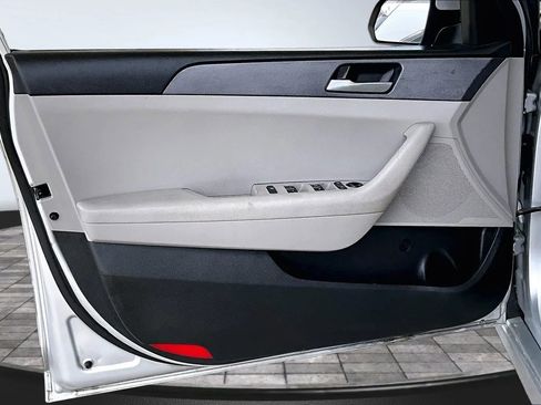 Used 2018 Hyundai Sonata SE image 17
