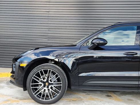 Certified 2025 Porsche Macan image 6