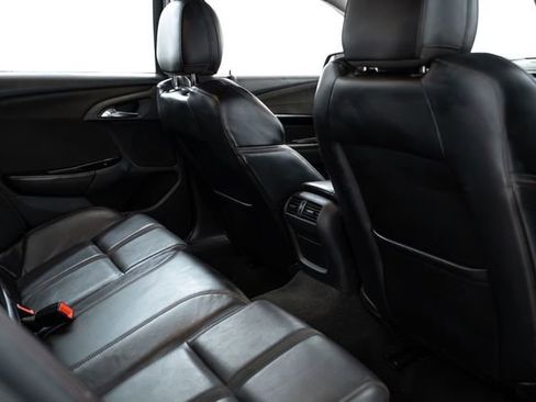 Used 2015 Chevrolet SS image 21