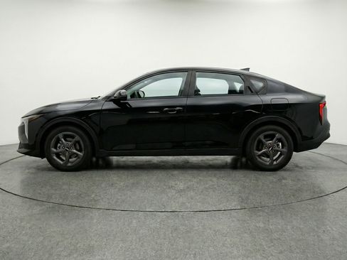 Used 2025 Kia K4 LXS image 5