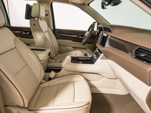 Used 2023 GMC Yukon Denali w/ Denali Reserve Package image 28