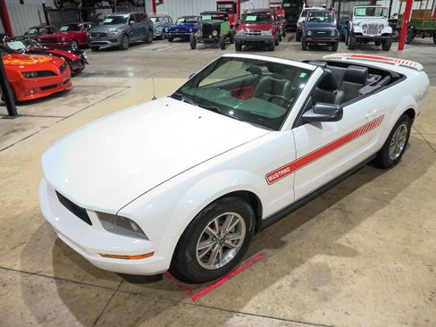Used 2005 Ford Mustang Premium image 15