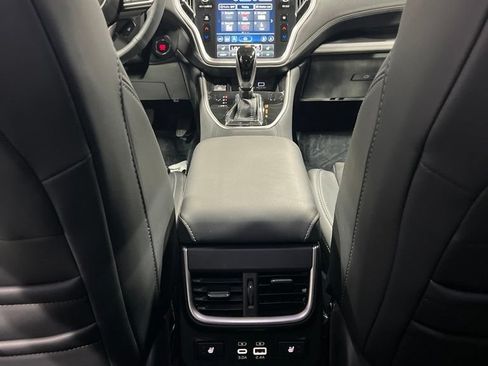 Used 2025 Subaru Outback Limited AWD/4WD image 38