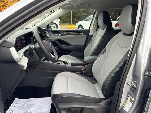 New 2026 Volkswagen Tiguan SE image 9