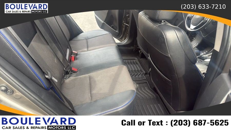 Used 2018 Toyota Corolla SE w/ SE Premium Package FWD image 30