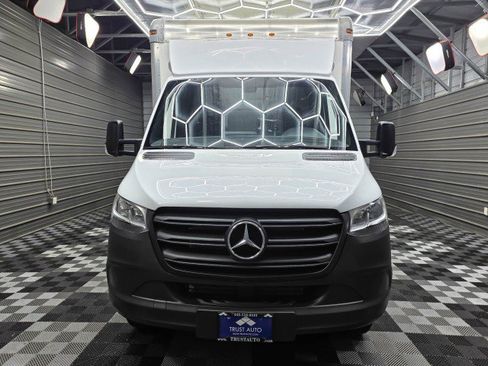 Used 2024 Mercedes-Benz Sprinter 4500 image 4