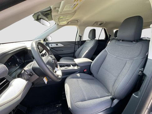 New 2026 Ford Explorer Active RWD image 15