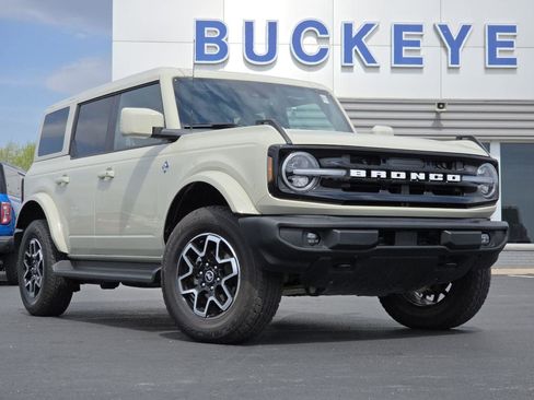 Used 2025 Ford Bronco Outer Banks AWD/4WD image 1