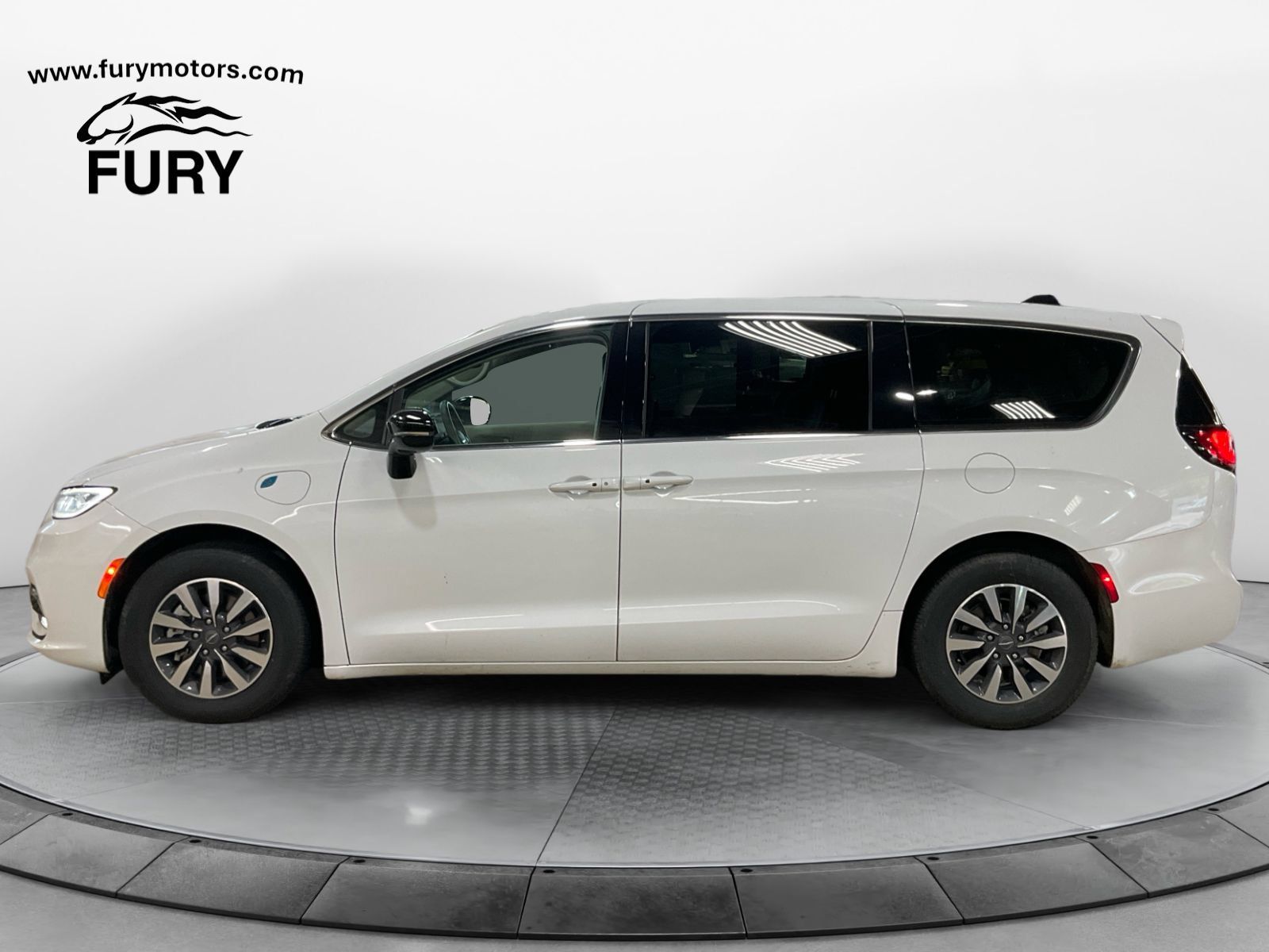Used 2024 Chrysler Pacifica Limited FWD image 7