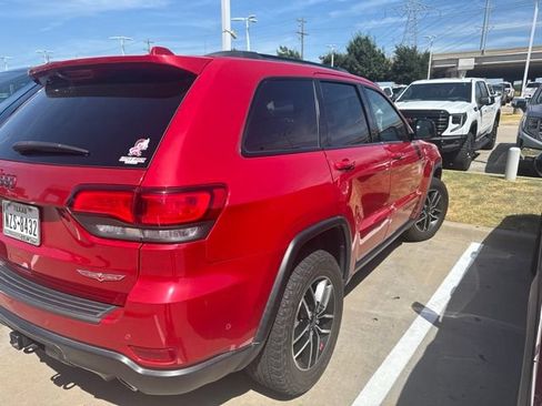 Used 2021 Jeep Grand Cherokee Trailhawk w/ Premium Lighting Group AWD/4WD image 3