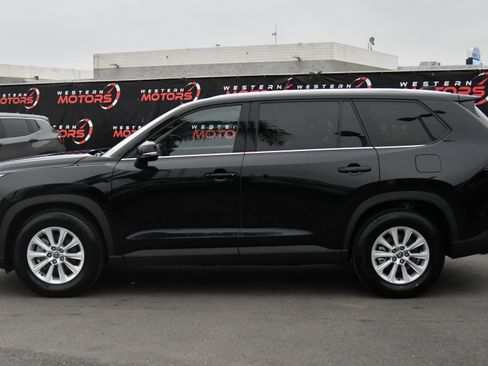 Used 2025 Toyota Grand Highlander AWD image 4